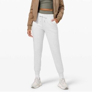 Lululemon Scuba High-Rise Fleece Jogger 28” Heathered Light Grey – Size 12